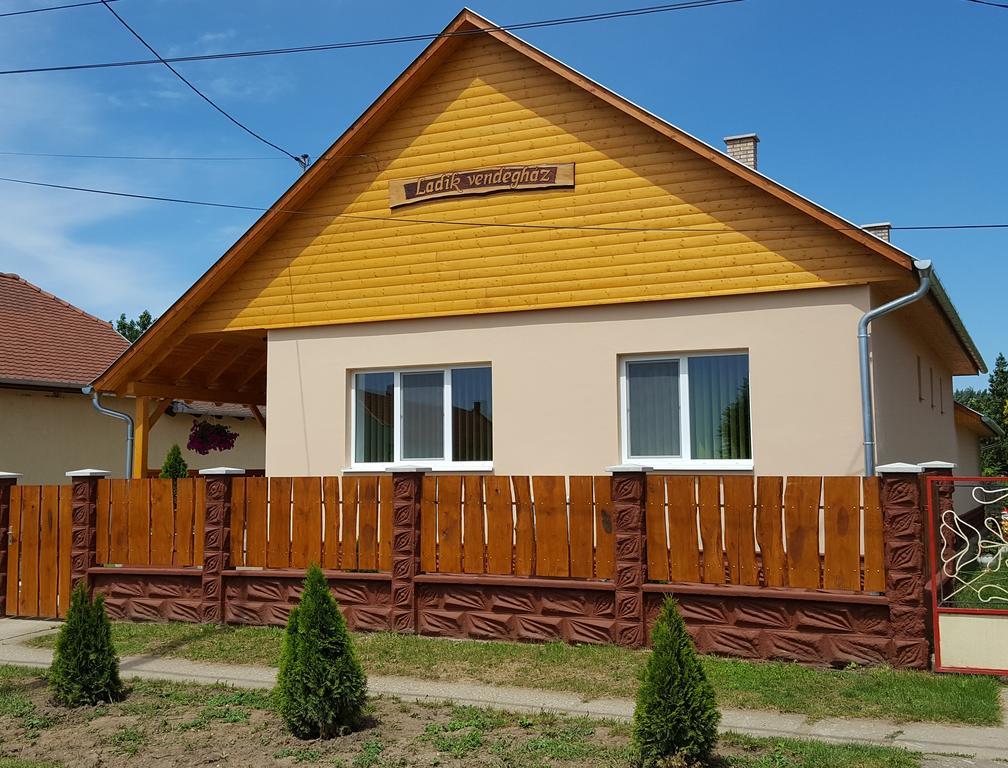 Ladik Vendeghaz Hotel Tiszafured Luaran gambar